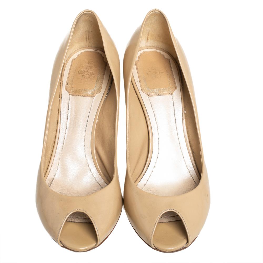 Dior Beige Patent Leather Peep Toe Cannage Heel Pumps Size 36.5 In Fair Condition For Sale In Dubai, Al Qouz 2