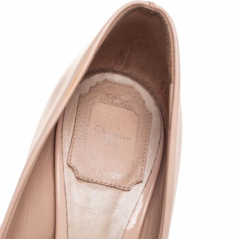 Donna Dior Pumps in pelle verniciata beige misura 37 in vendita