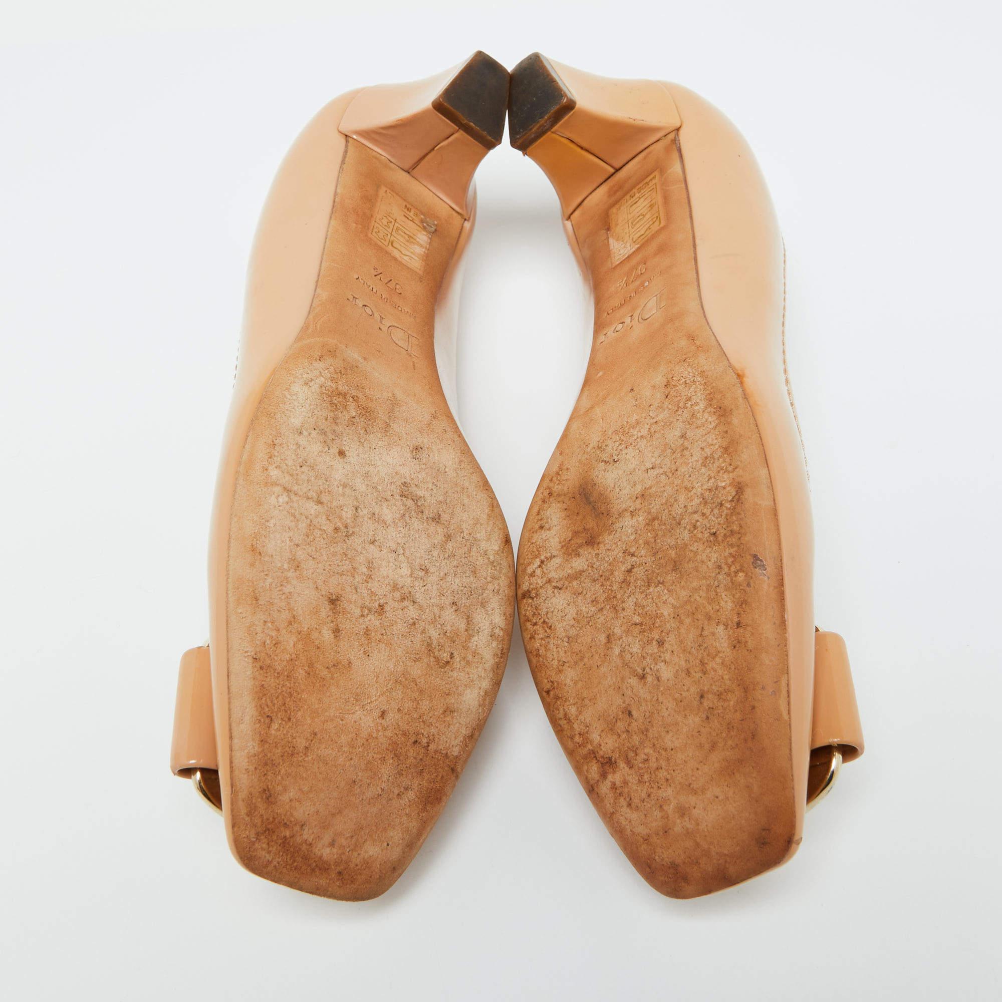 Bombas de charol beige Dior talla 37.5 en venta 1