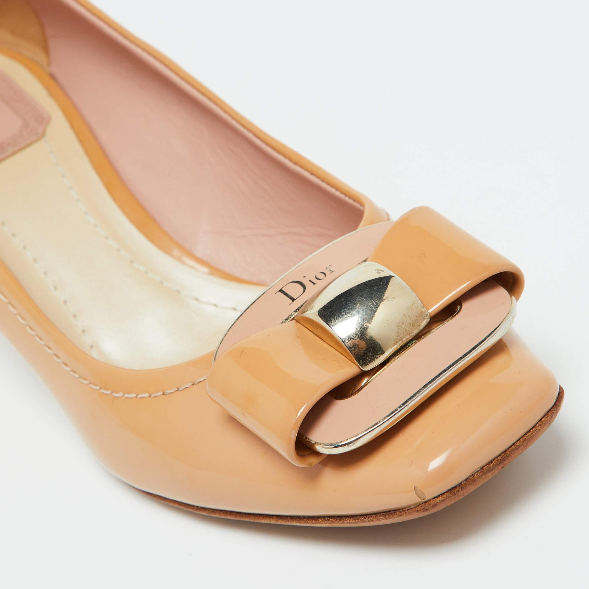 Bombas de charol beige Dior talla 37.5 en venta 2