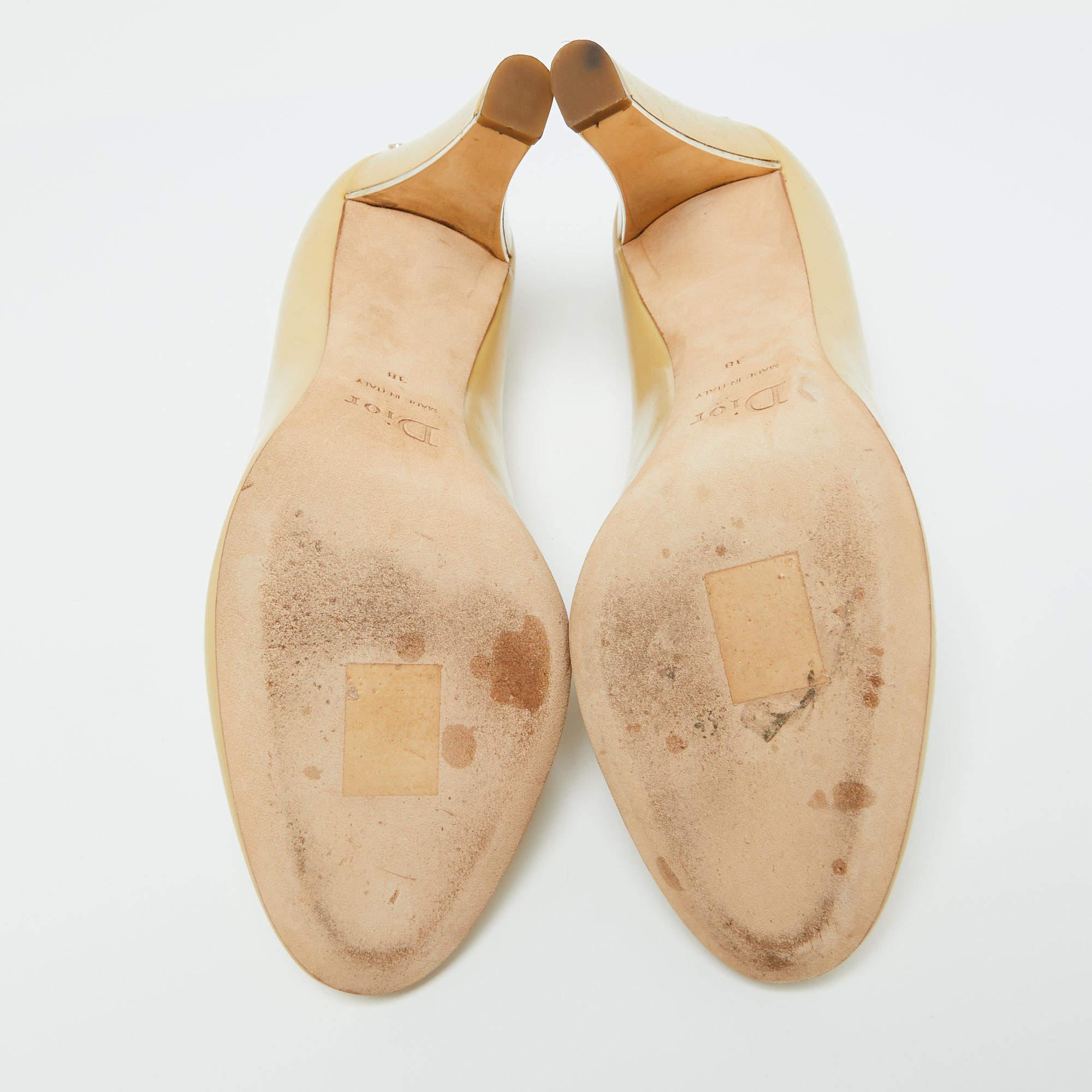 De las mujeres Bombas de punta redonda de charol beige Dior talla 38 en venta
