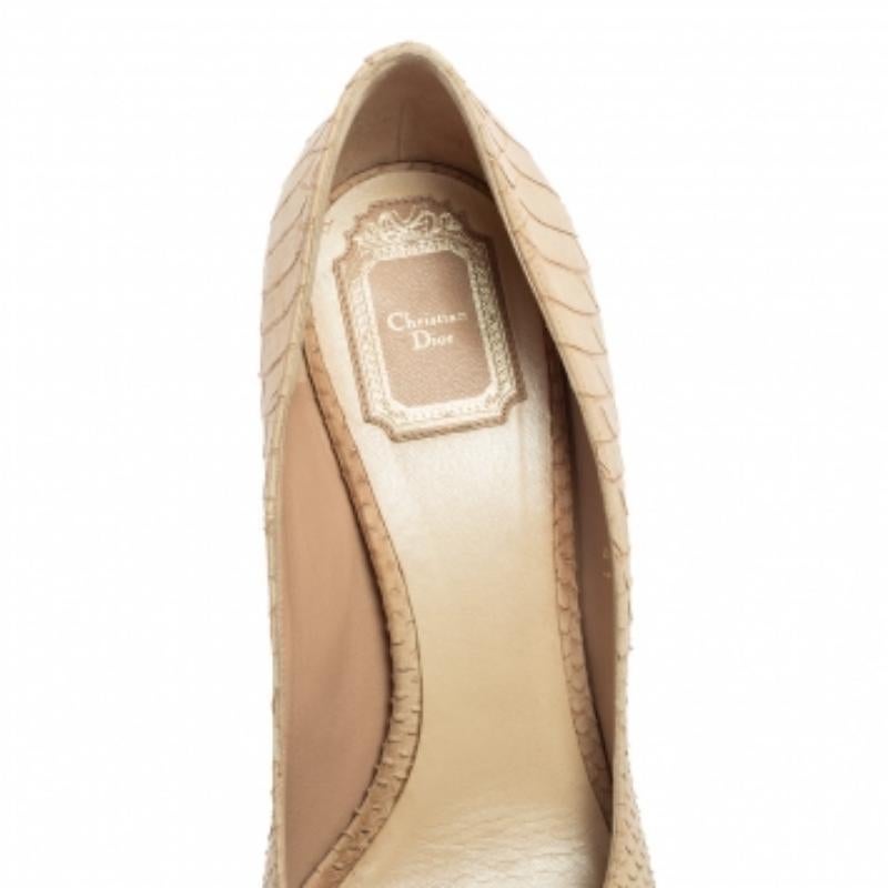 Dior Beige Python Geprägtes Wildleder Miss Dior Peep Toe Plateau Pumps Größe 41 im Angebot 3