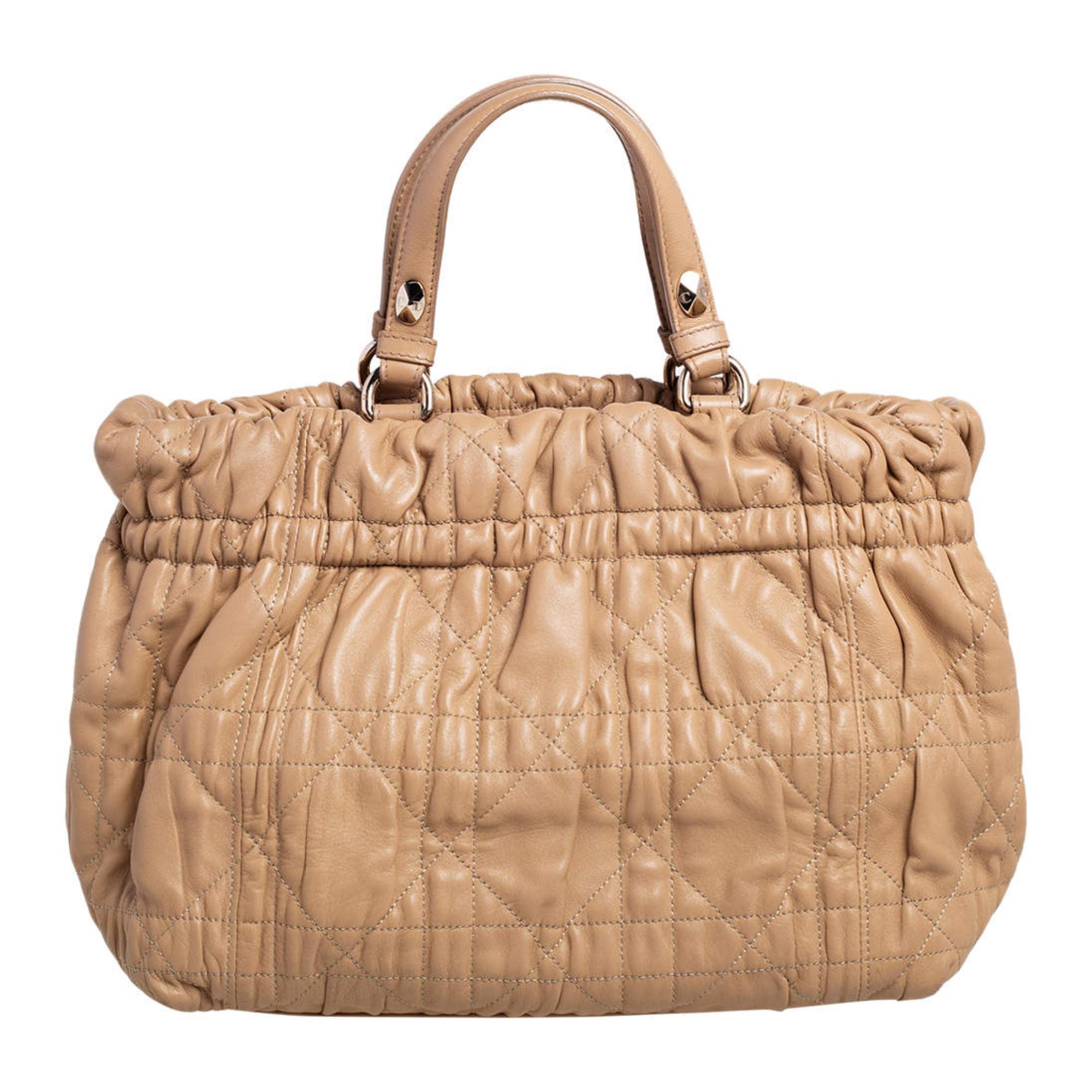 Beige gesteppte Cannage Gaufre Tote Bag aus Leder Delices von Dior Damen im Angebot