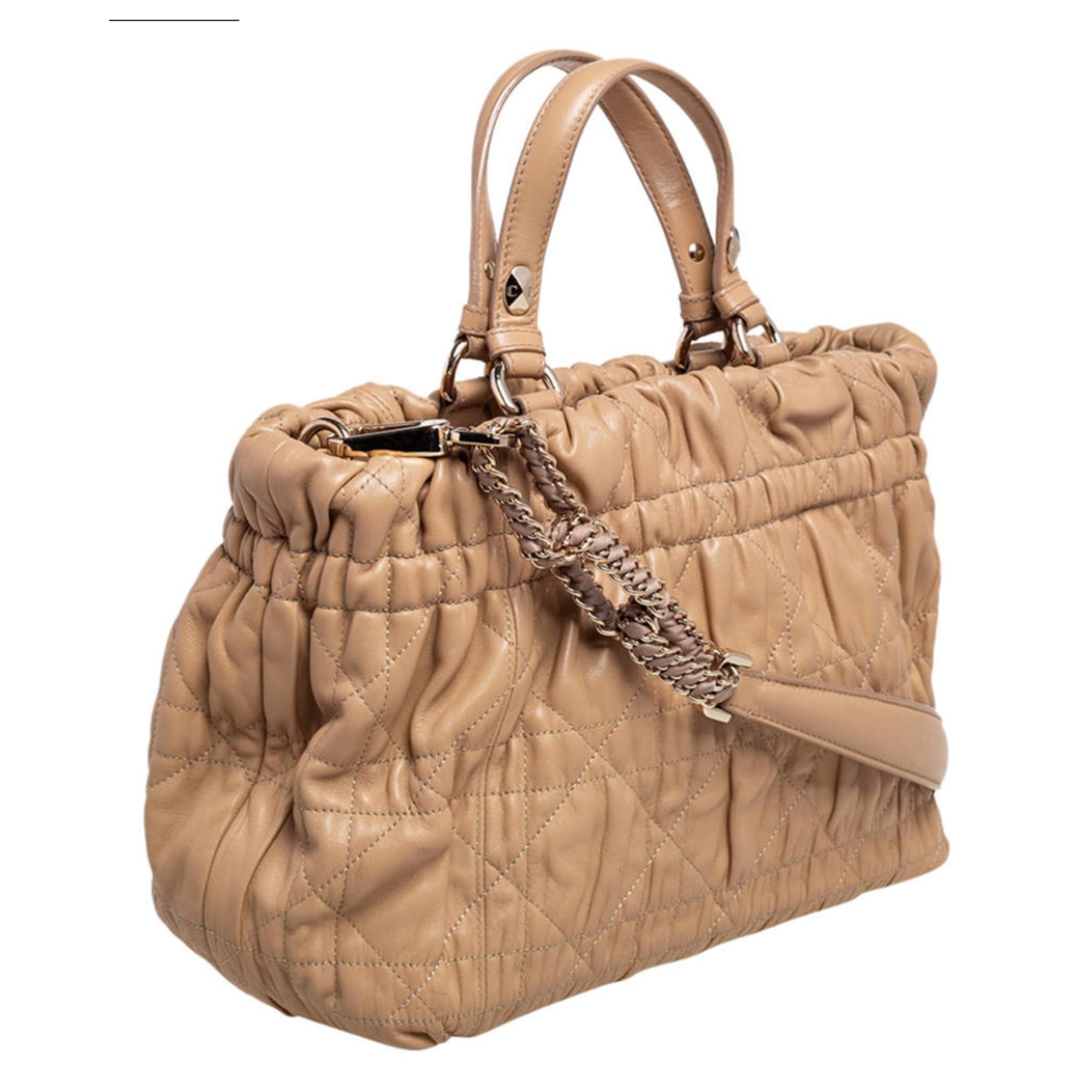 Beige gesteppte Cannage Gaufre Tote Bag aus Leder Delices von Dior im Angebot 1