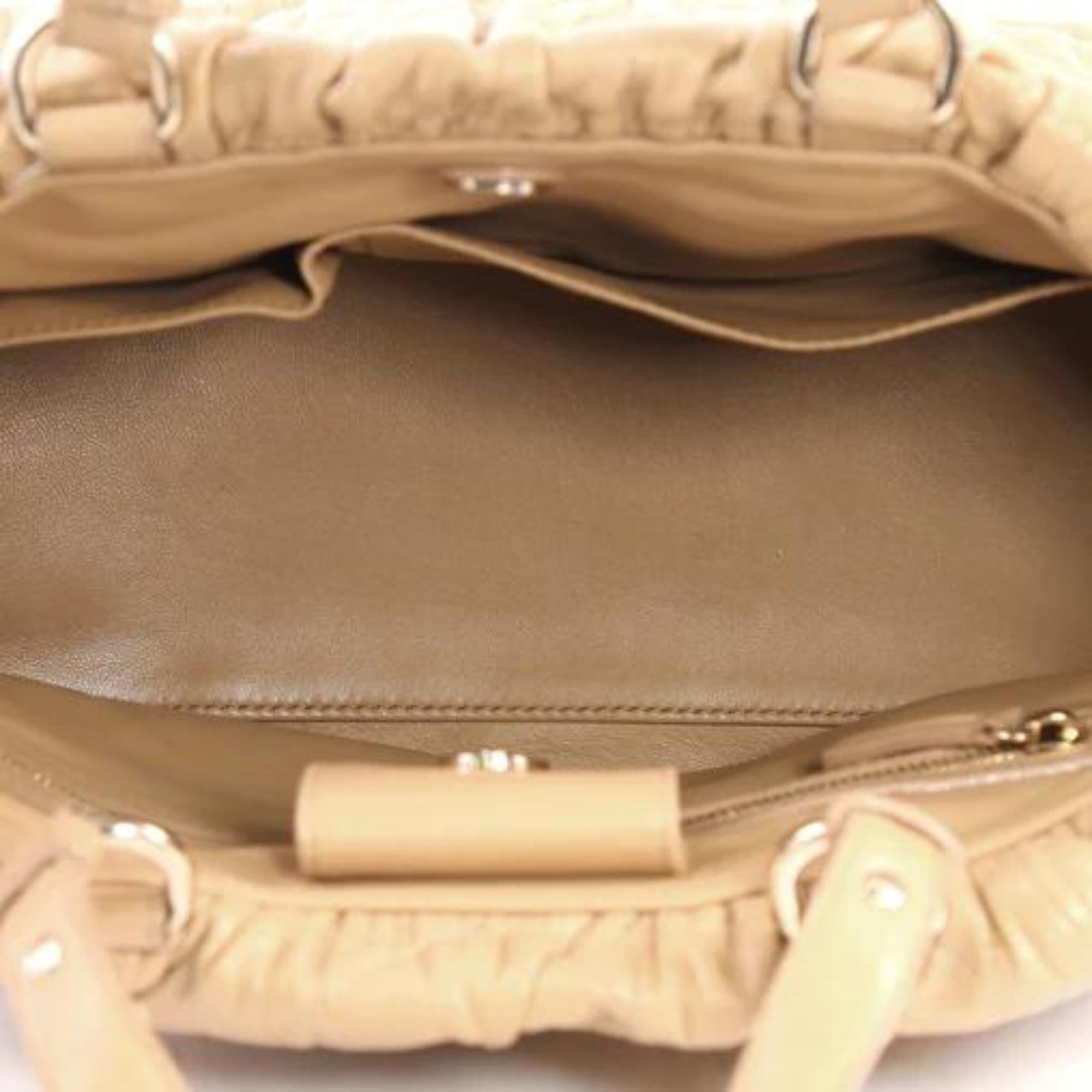 Beige gesteppte Cannage Gaufre Tote Bag aus Leder Delices von Dior im Angebot 4
