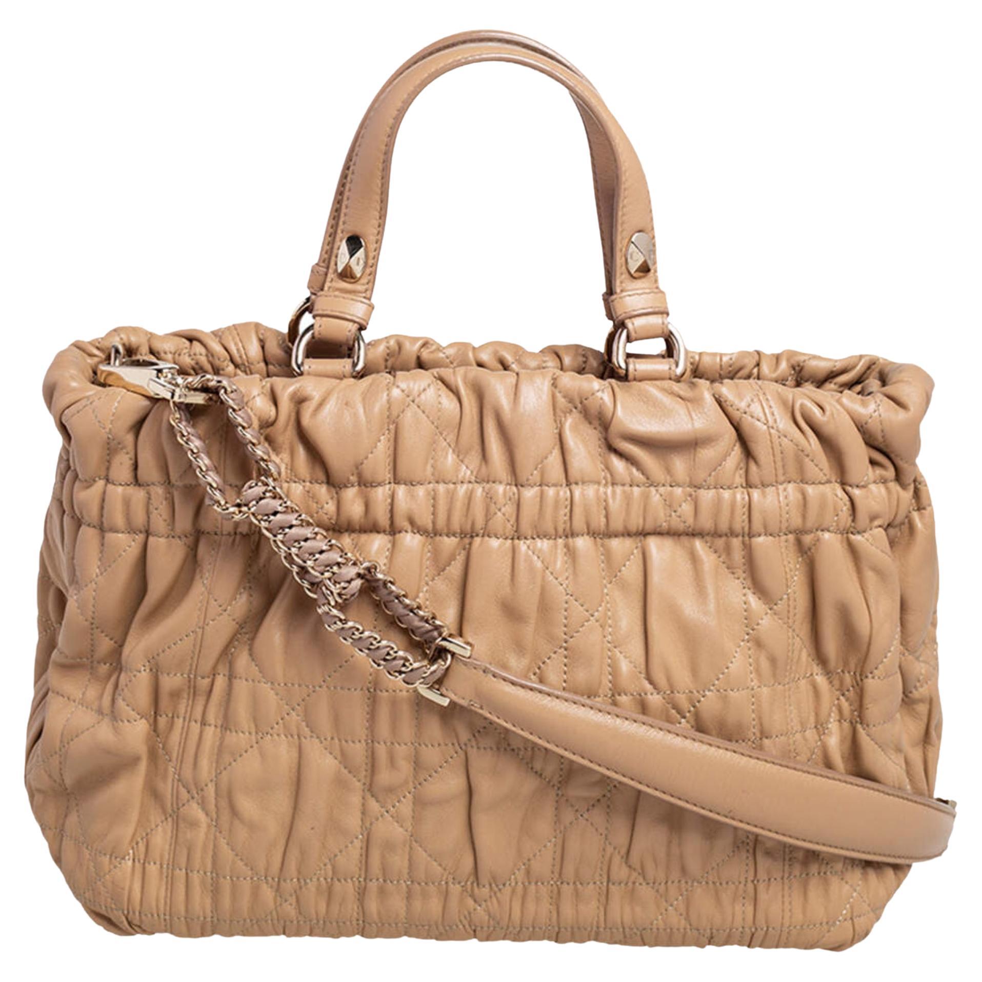 Beige gesteppte Cannage Gaufre Tote Bag aus Leder Delices von Dior im Angebot