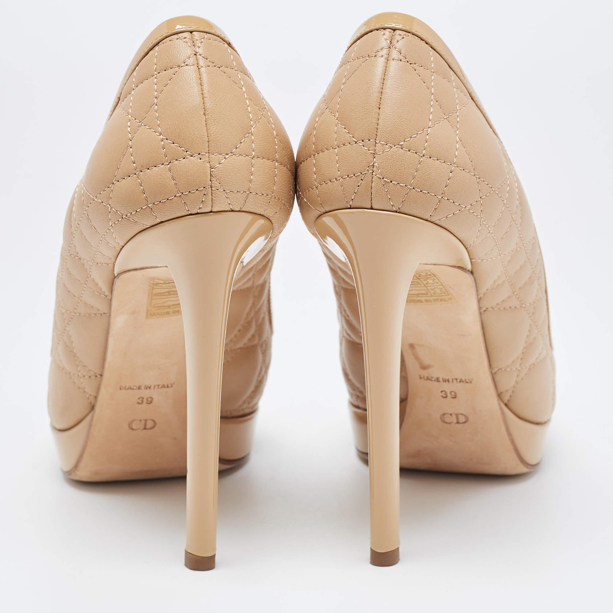 Dior Beige Quilted Leather and Patent Pumps Size 39 In Good Condition In Dubai, Al Qouz 2