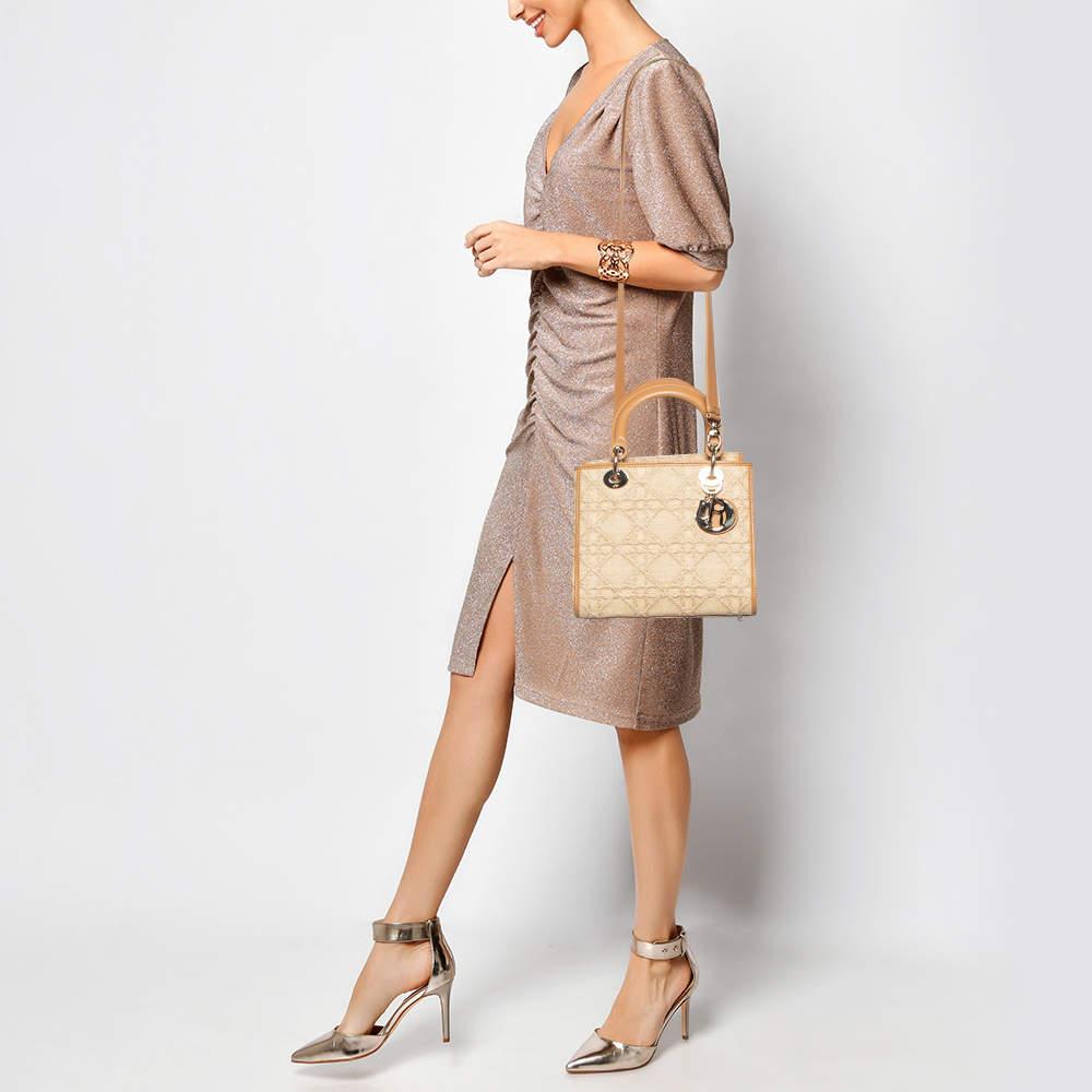 This alluring tote bag for women has been designed to assist you on any day. Convenient to carry and fashionably designed the tote is cut with skill and sewn into a great shape. It is well equipped to be a reliable accessory.