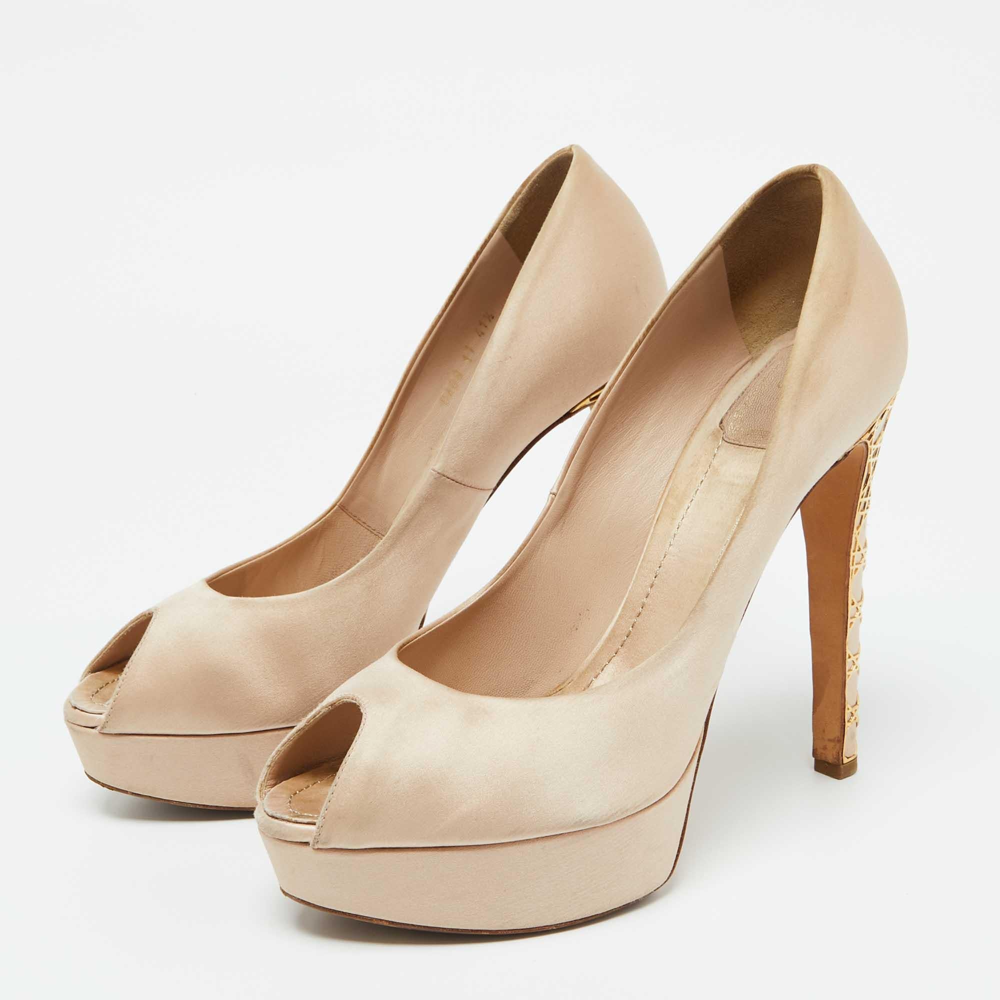 Make a chic style statement with these designer pumps. They showcase sturdy heels and durable soles  perfect for your fashionable outings