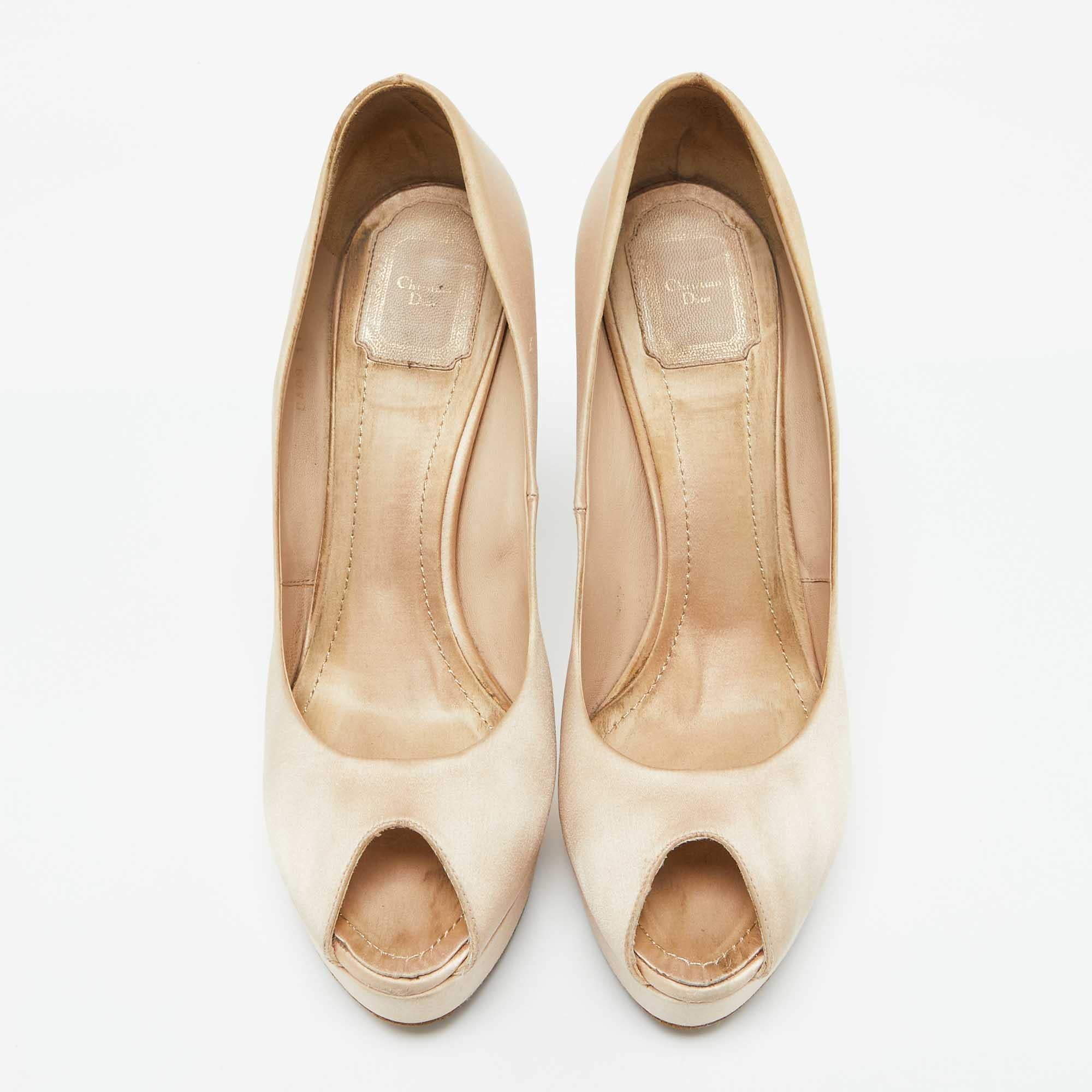 Dior Beige Satin Cannage Heel Peep Toe Platform Pumps Size 41.5 In Fair Condition For Sale In Dubai, Al Qouz 2