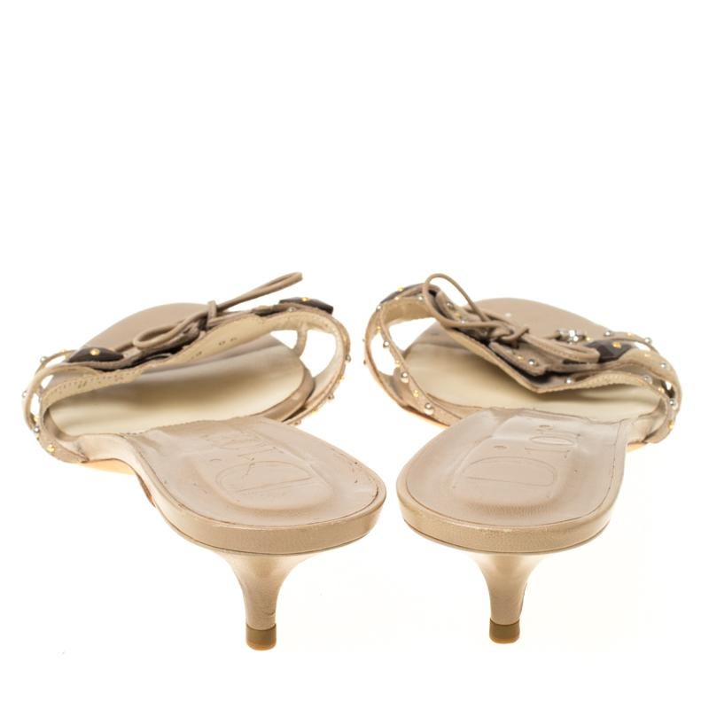 Dior Beige Studded Suede Bow Detail Open Toe Slides Taglia 40 3