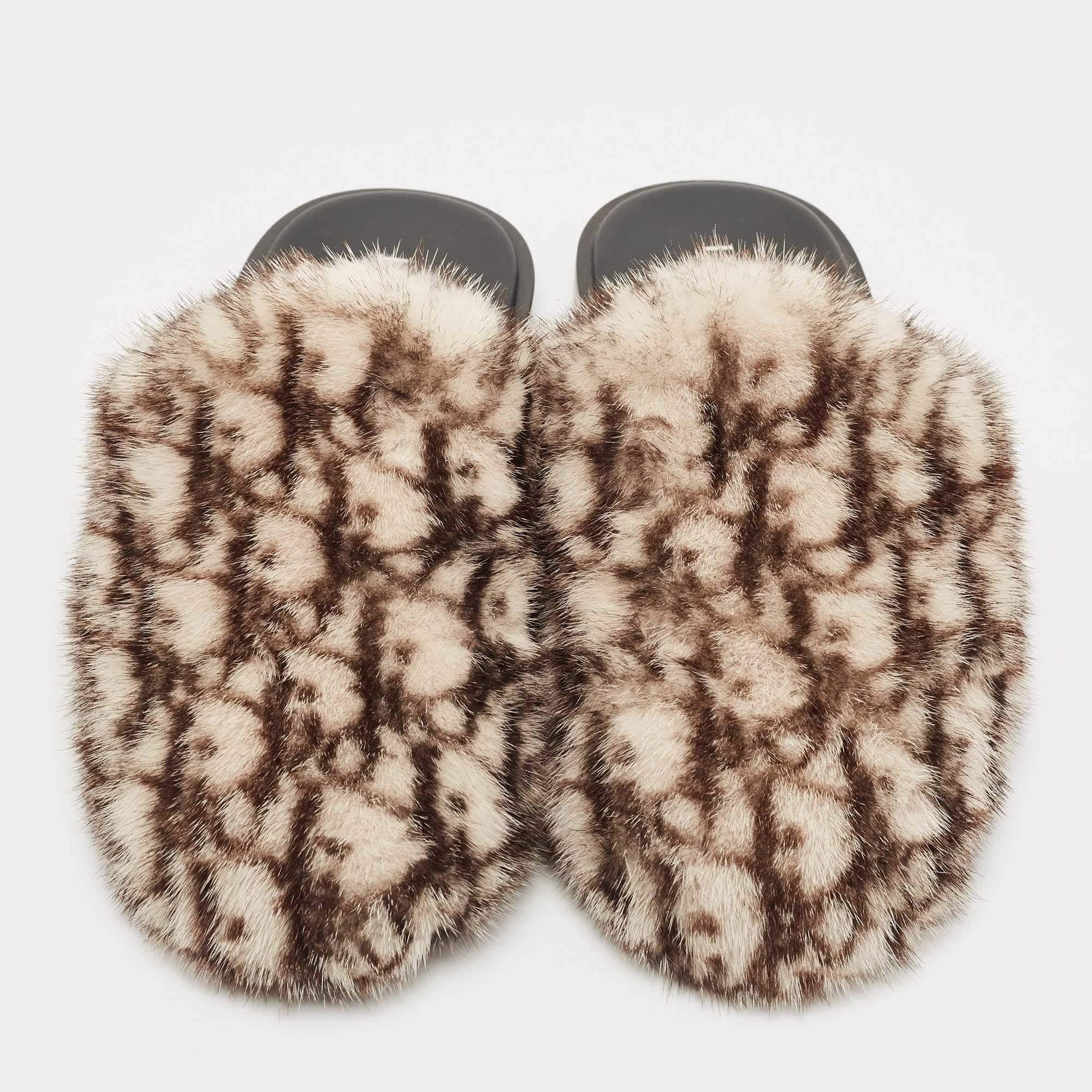 Dior Beige/White Fur Mink Mules Size 42 In Excellent Condition For Sale In Dubai, Al Qouz 2