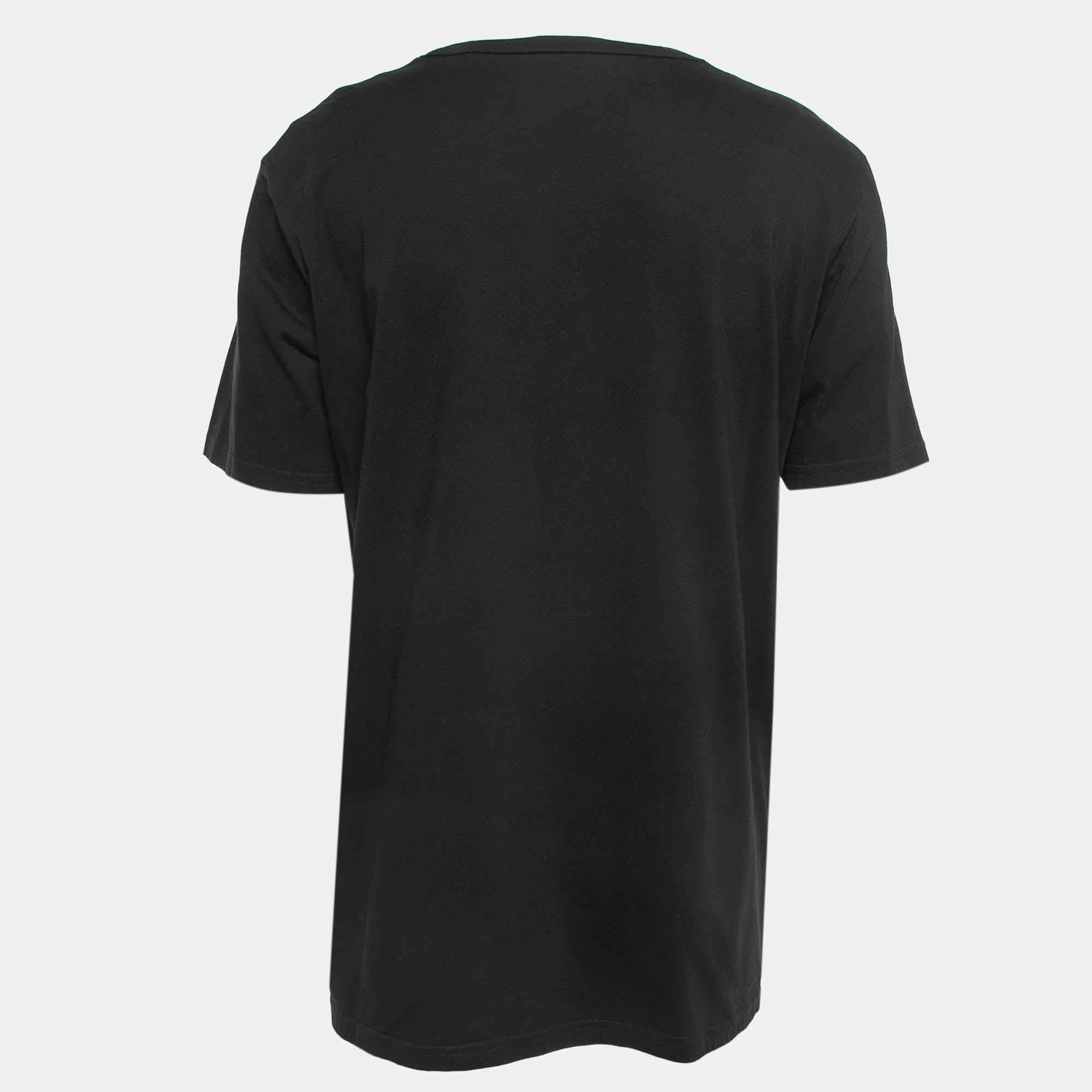 Get the style you desire as well as the comfort you need with this short-sleeve T-shirt from Dior. Made from cotton, the black T-shirt is enhanced with an embroidered bee.

