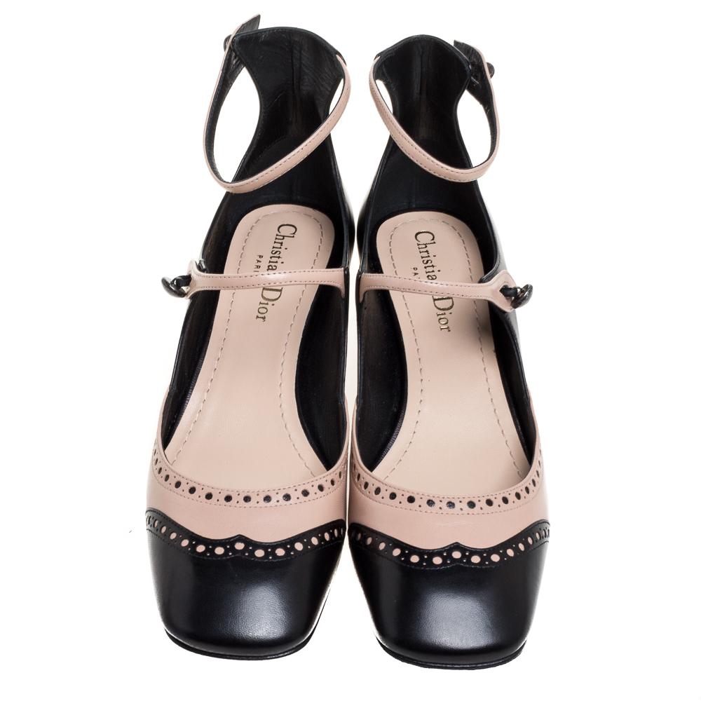 These stylish sandals from Dior give a classy update to the classic Mary Jane refreshed with modern details. Crafted from black and beige leather, the 3.5 cm heeled sandals feature CD hooks at the vamps, rendering it an instantly iconic