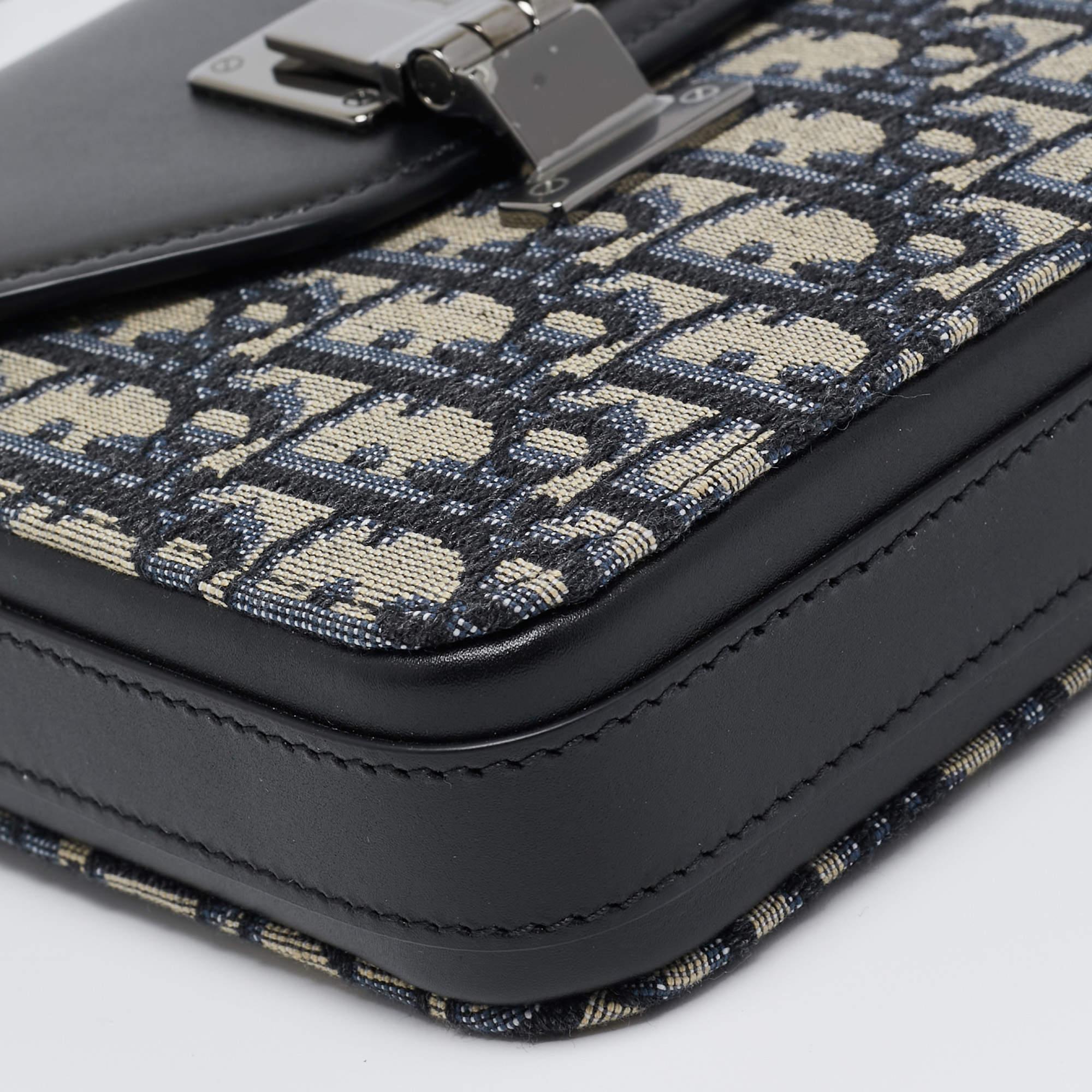 Dior Black/Blue Oblique Canvas and Leather Lock Messenger Bag Bon état à Dubai, Al Qouz 2