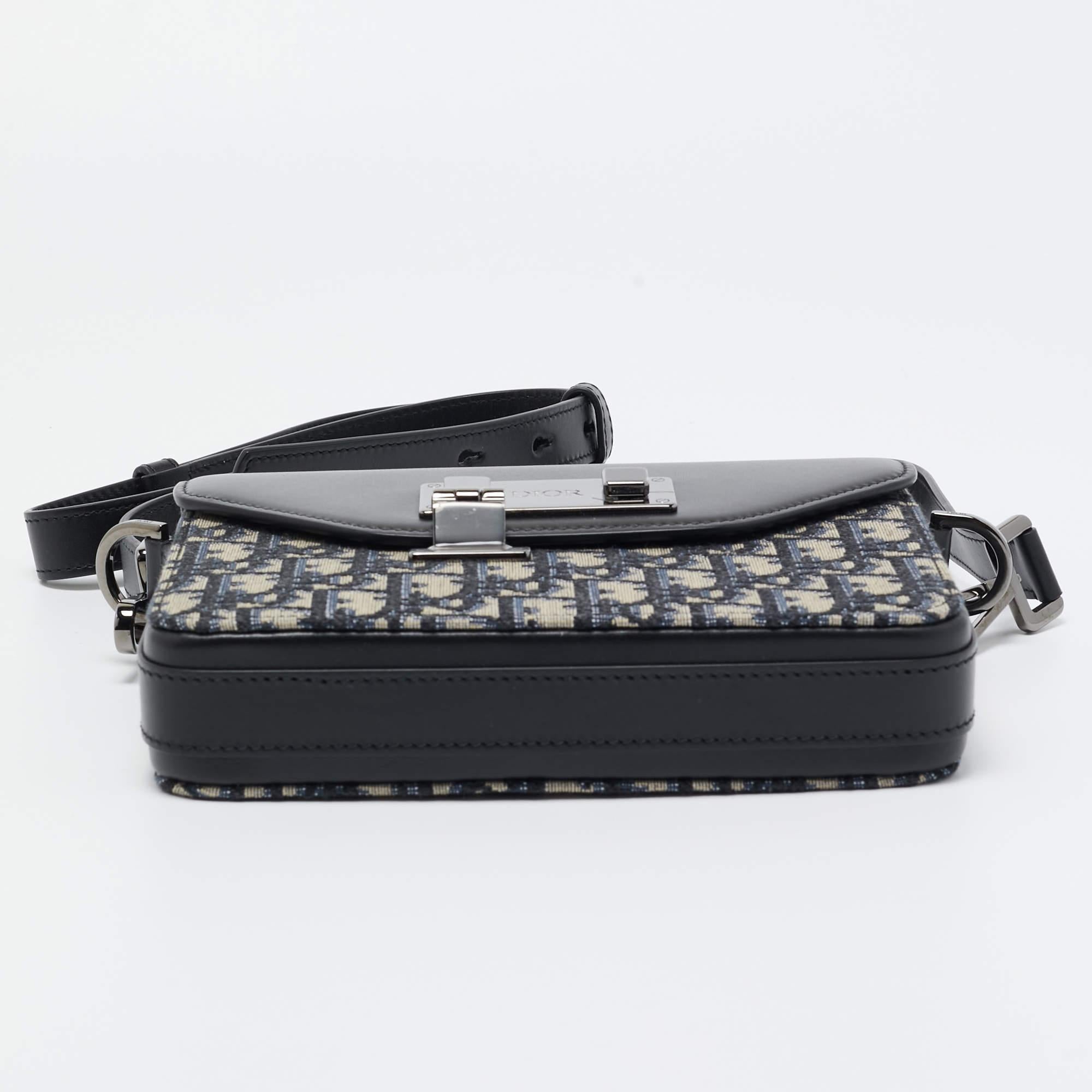 Dior Schwarz/Blau Oblique Messenger Bag aus Segeltuch und Leder mit Schloss in Schwarz im Angebot 2