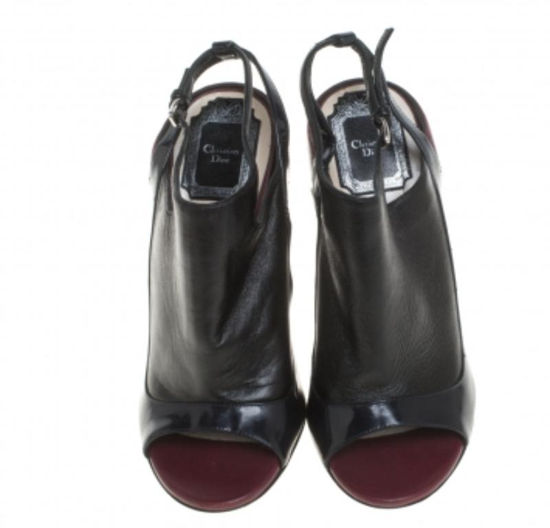 Dior Sandalen aus Lackleder und Leder in Schwarz/Burgundy, Größe 36,5 im Zustand „Gut“ im Angebot in Dubai, Al Qouz 2