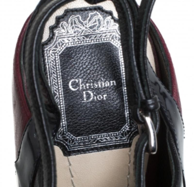 Dior Sandalen aus Lackleder und Leder in Schwarz/Burgundy, Größe 36,5 im Angebot 1