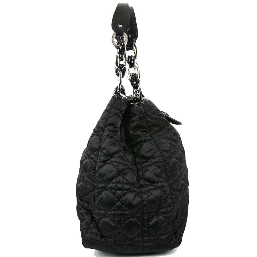 DIOR black cannage bag. This quilted parachute canvas bag is very light. 
It will be very useful to store many useful accessories for every day. It has 2 reinforced handles ending in palladium silver metal chains. Double compartment. In the center