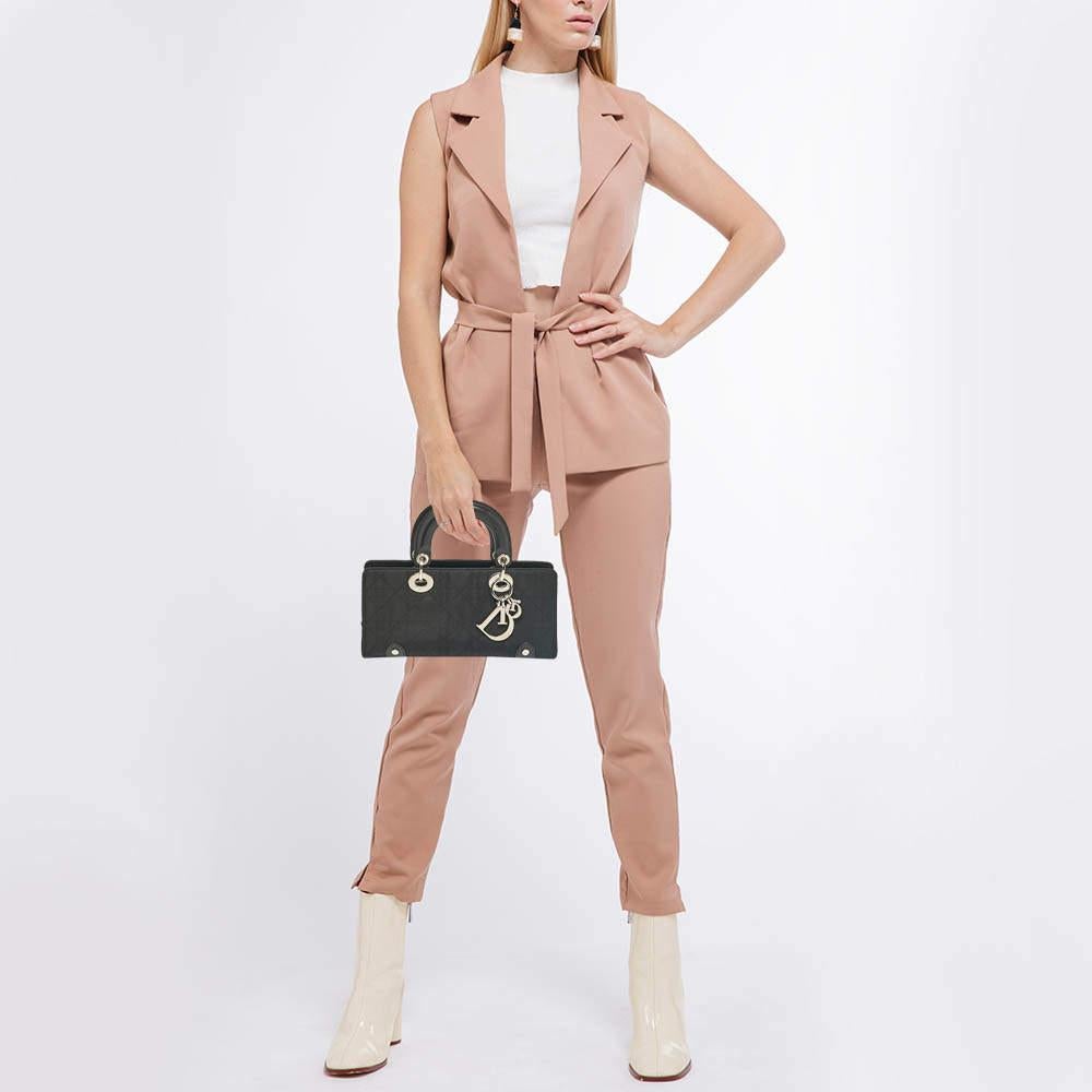 Functional and stylish this designer labels collections capture the effortless elegant finesse of the modern woman. Crafted from quality materials this chic bag is easy to carry and can fit in your daily essentials effortlessly.