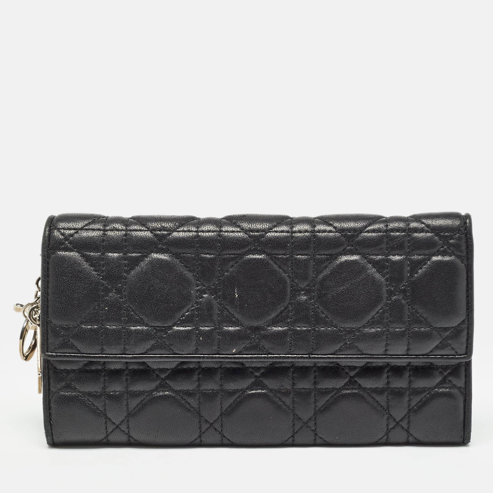 Cartera Continental Dior Cannage Negro Piel Dior Lady en Bueno Estado en Dubai, Al Qouz 2