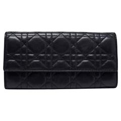 Dior Lady Dior Brieftasche aus schwarzem Cannage-Leder an Kette