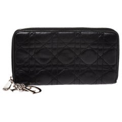 Portefeuille zippé Dior en cuir noir Cannage Lady Dior