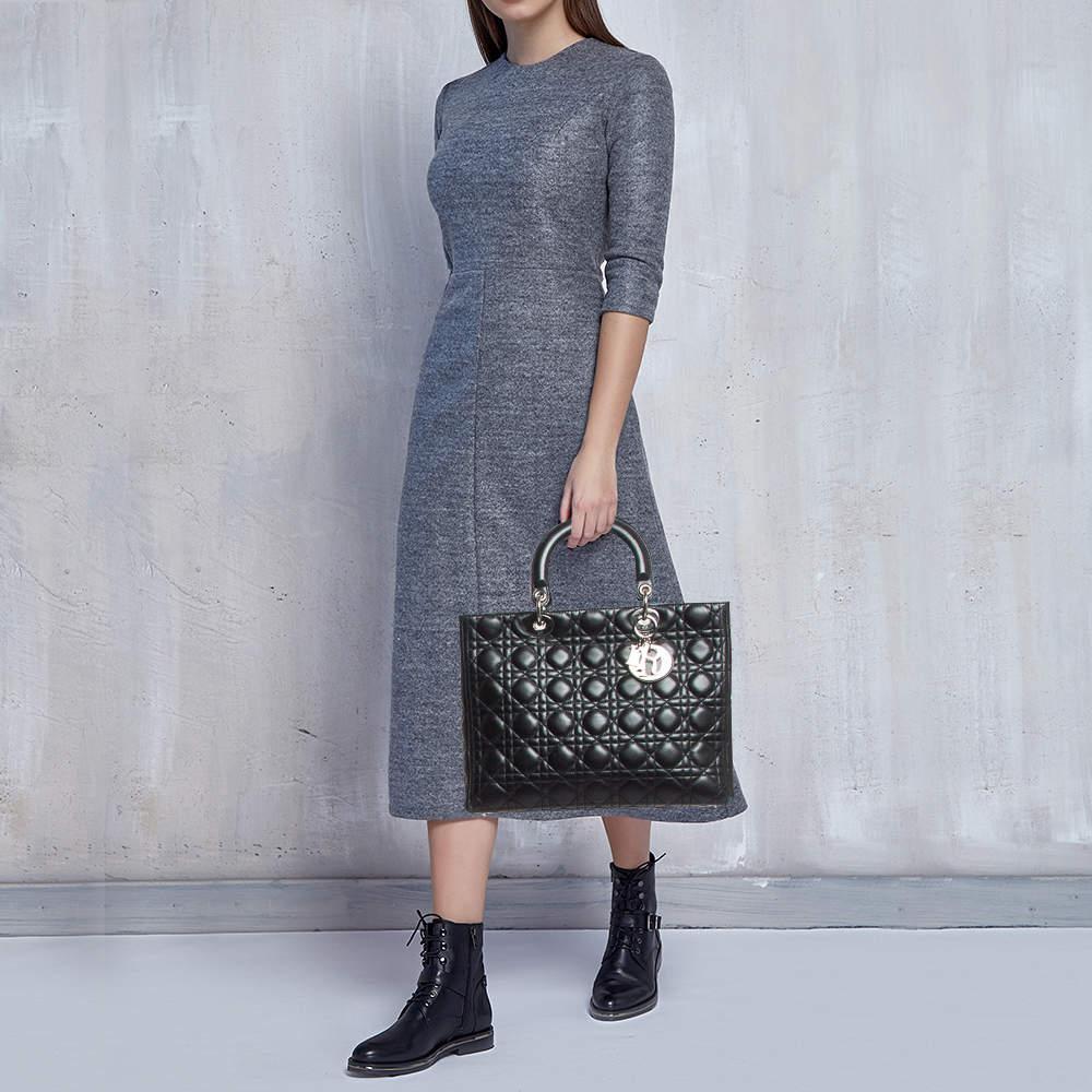 Striking a beautiful balance between essentiality and opulence this tote from the House of Dior ensures that your handbag requirements are taken care of. It is equipped with practical features for all day ease.