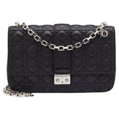 Dior Schwarze große Miss Dior Cannage Ledertasche mit Klappe