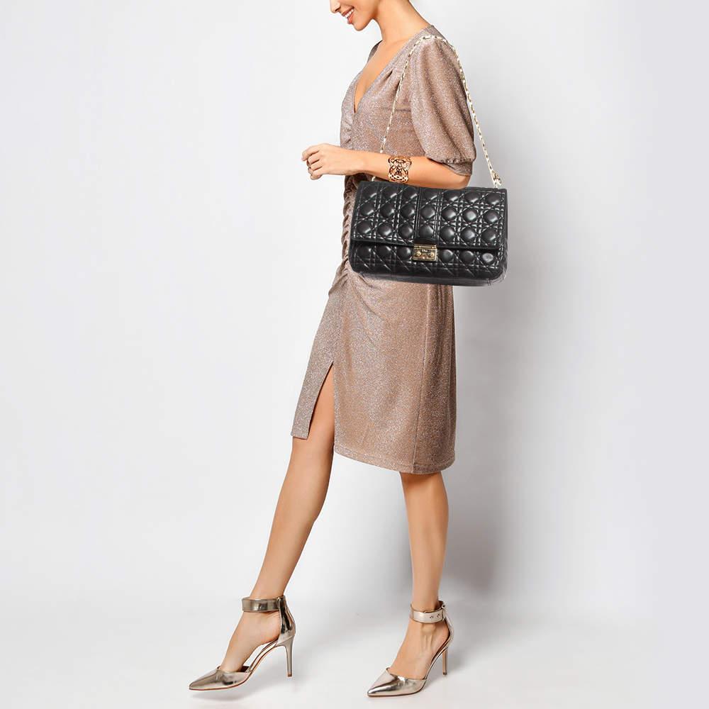 Dior Schwarze Cannage Leder-Schultertasche von Miss Dior im Angebot 1