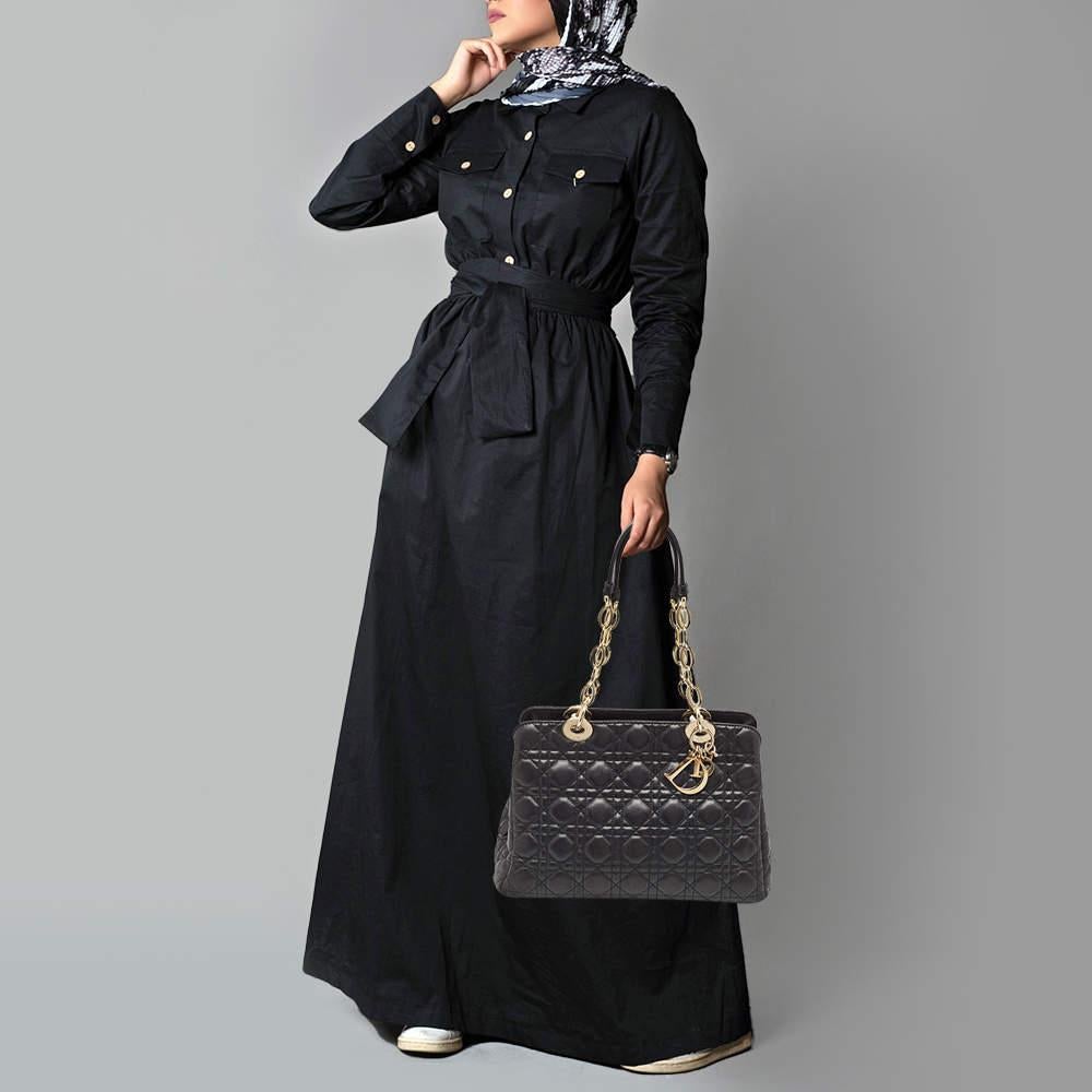 This satchel is rendered in the finest quality materials into an elegant design. Versatile and functional, it is well-sized for your daily use.

: IncludesBrand Dustbag