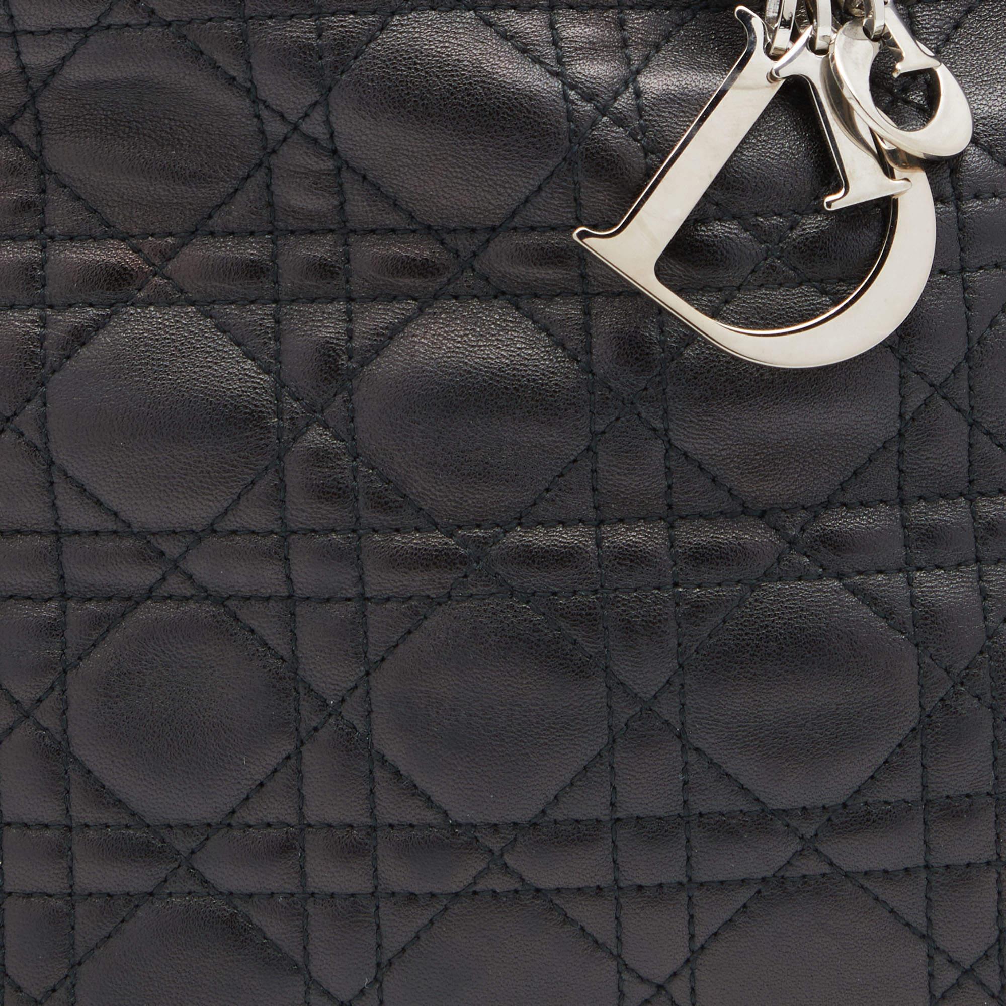 Sac cabas Dior Lady Dior en cuir cannage noir souple en vente 7