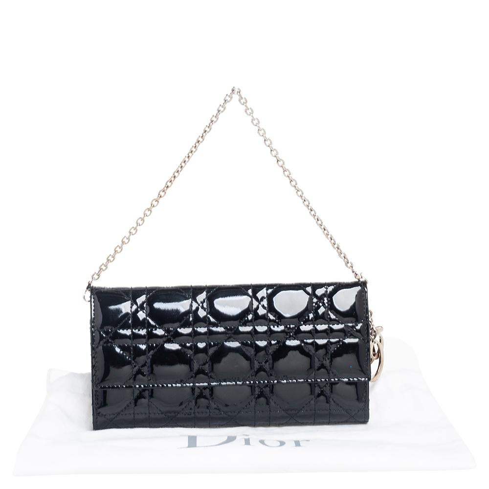 From one of the most emblematic collections by the House of Dior, this flawless Lady Dior wallet on chain certainly needs no introduction. Externally, it is crafted using black Cannage patent leather with a silver-toned chain strap supporting its