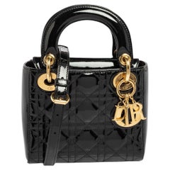 Dior Schwarze Cannage Mini Lady Dior Tote aus Lackleder