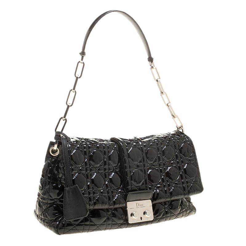 Dior Black Cannage Patent Leather New Lock Flap Bag im Zustand „Gut“ in Dubai, Al Qouz 2