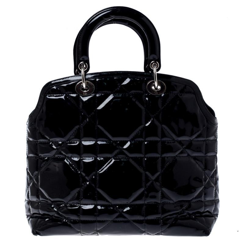 This chic and feminine Granville tote is from Dior. The bag is crafted from Cannage quilted patent leather. Black in colour, it is easy to carry around. It features dual handles with the signature 'DIOR' accents and protective metal feet. The