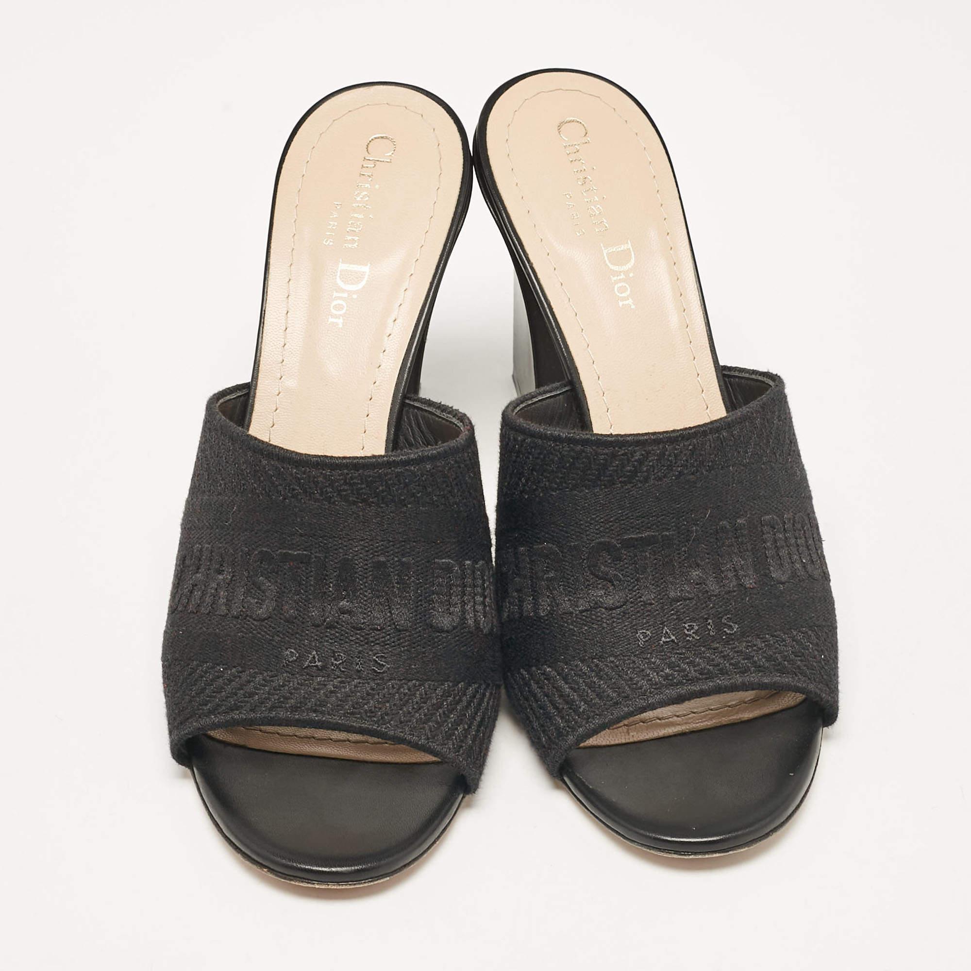 Dior Black Canvas Dway Slide Sandals Size 40 In Good Condition In Dubai, Al Qouz 2