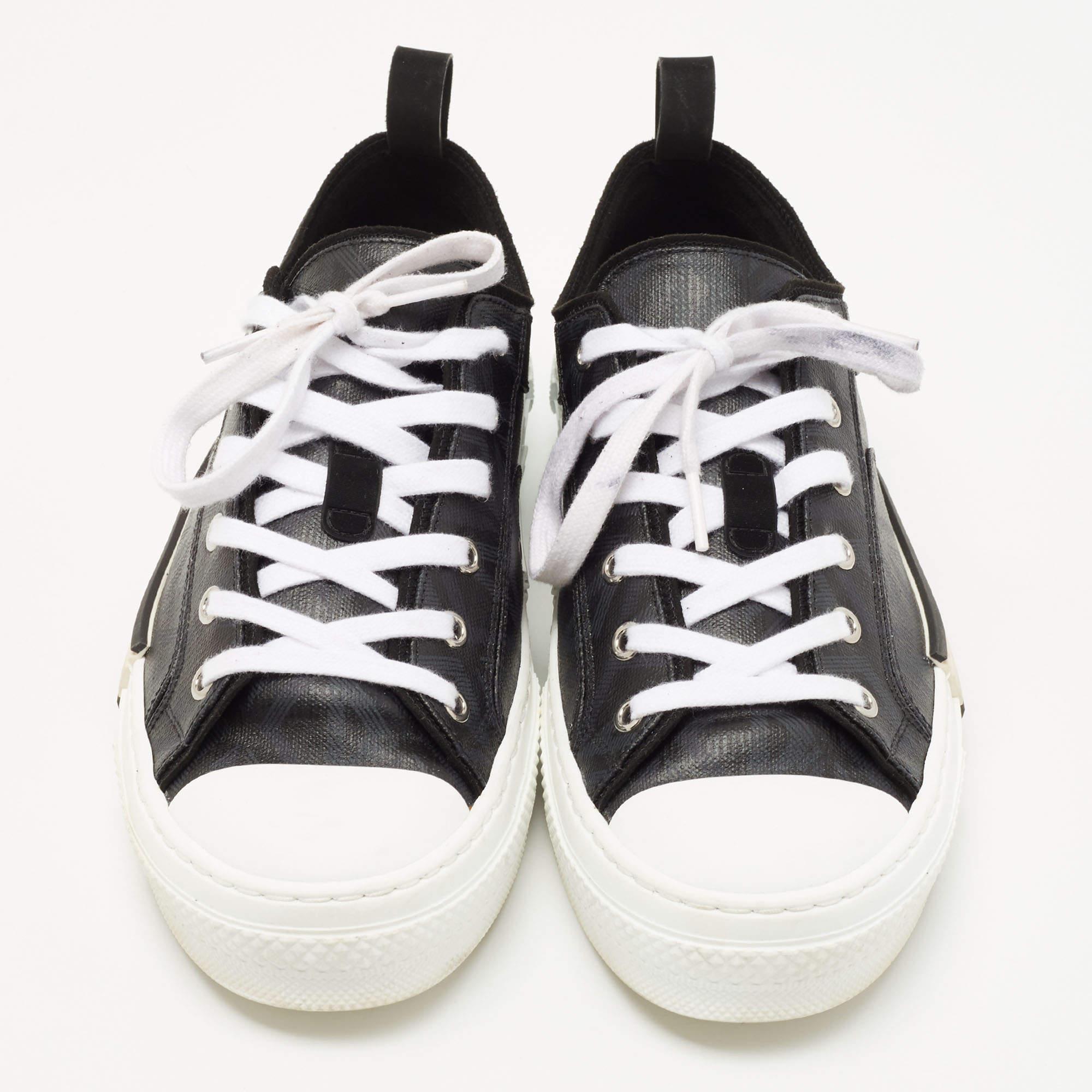 Dior Black Canvas Walk'n'Dior Low Top Sneakers Size 42 In Good Condition In Dubai, Al Qouz 2