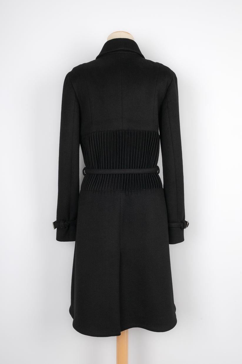 Dior Black Cashmere Coat with a Silk Lining, 2007 In Excellent Condition For Sale In SAINT-OUEN-SUR-SEINE, FR