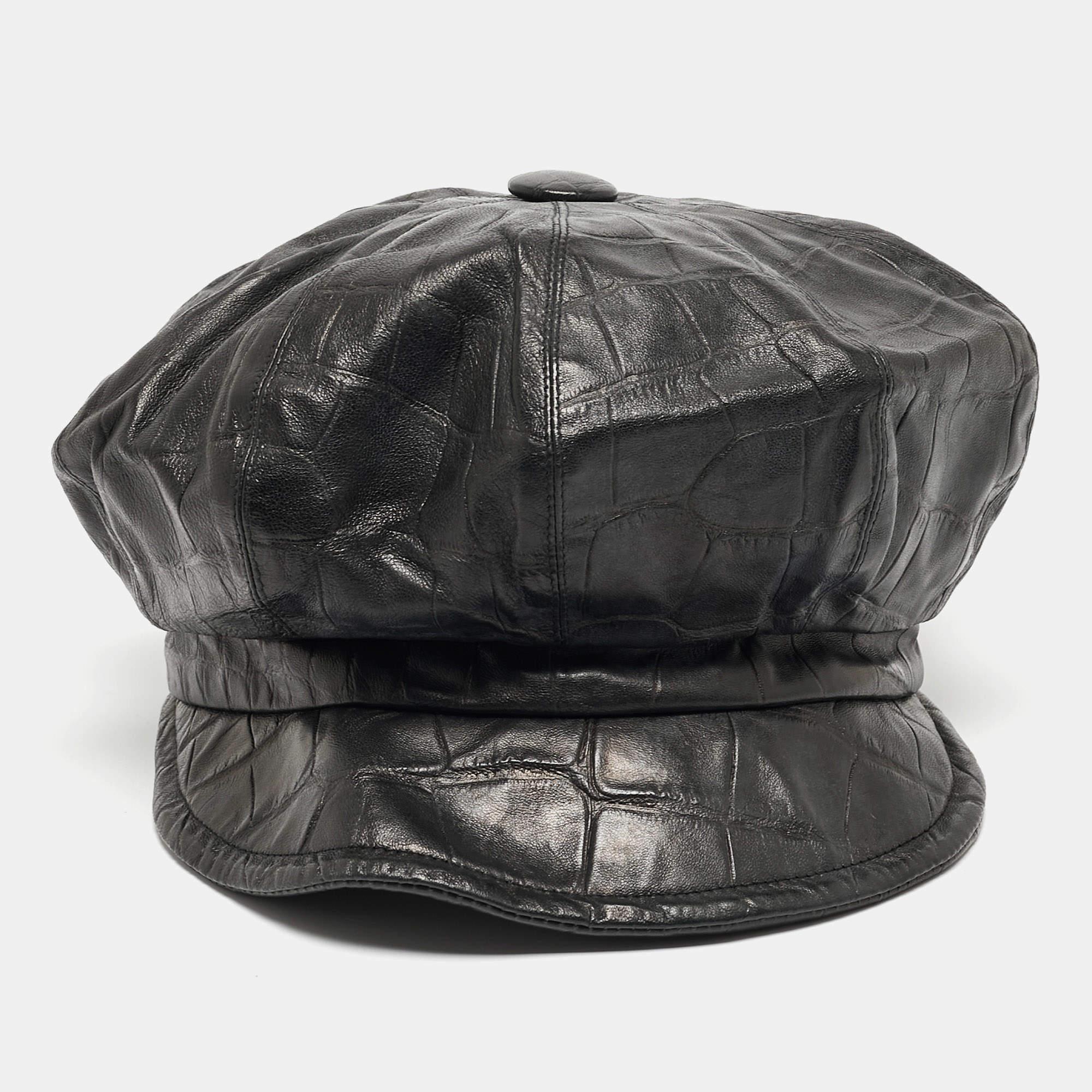 Put the finishing touch to your outfit with this newsboy cap by Dior. This black cap is made from croc-embossed leather and features the brand name on the back.

