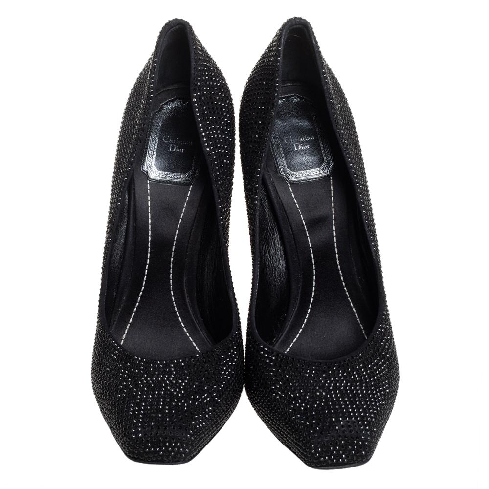 It is easy to fall in love with these pumps by Dior! They've been beautifully crafted from suede in a black shade and designed with almond toes, embellishments, and high heels. The pumps are sure to complement all your dresses and evening gowns

