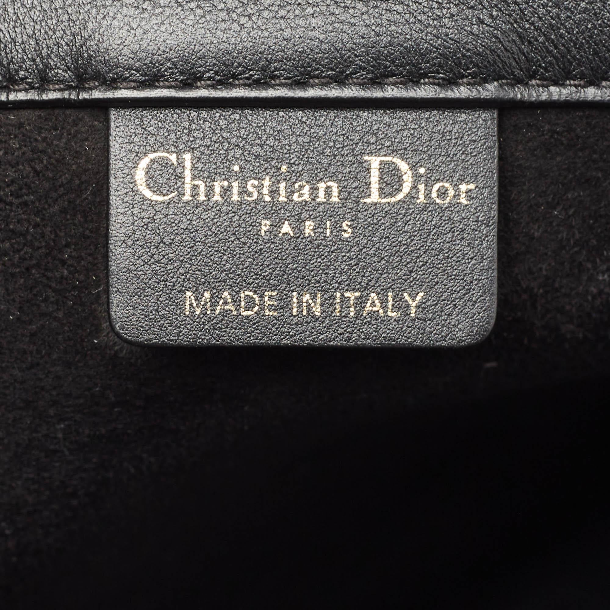 Dior Medium Book Tote aus schwarzem geprägtem Leder im Angebot 6