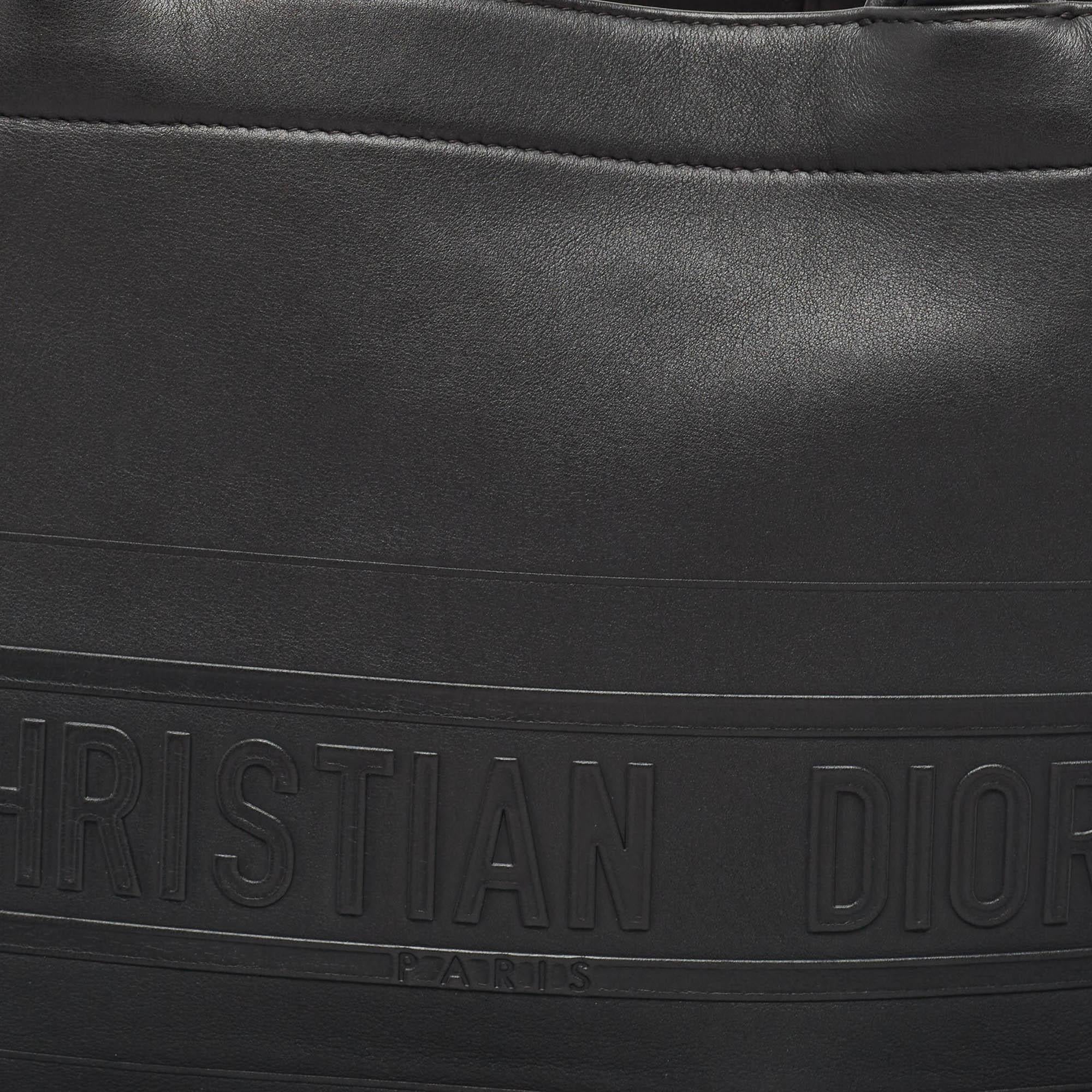 Dior - Fourre-tout moyen en cuir gaufré noir en vente 3