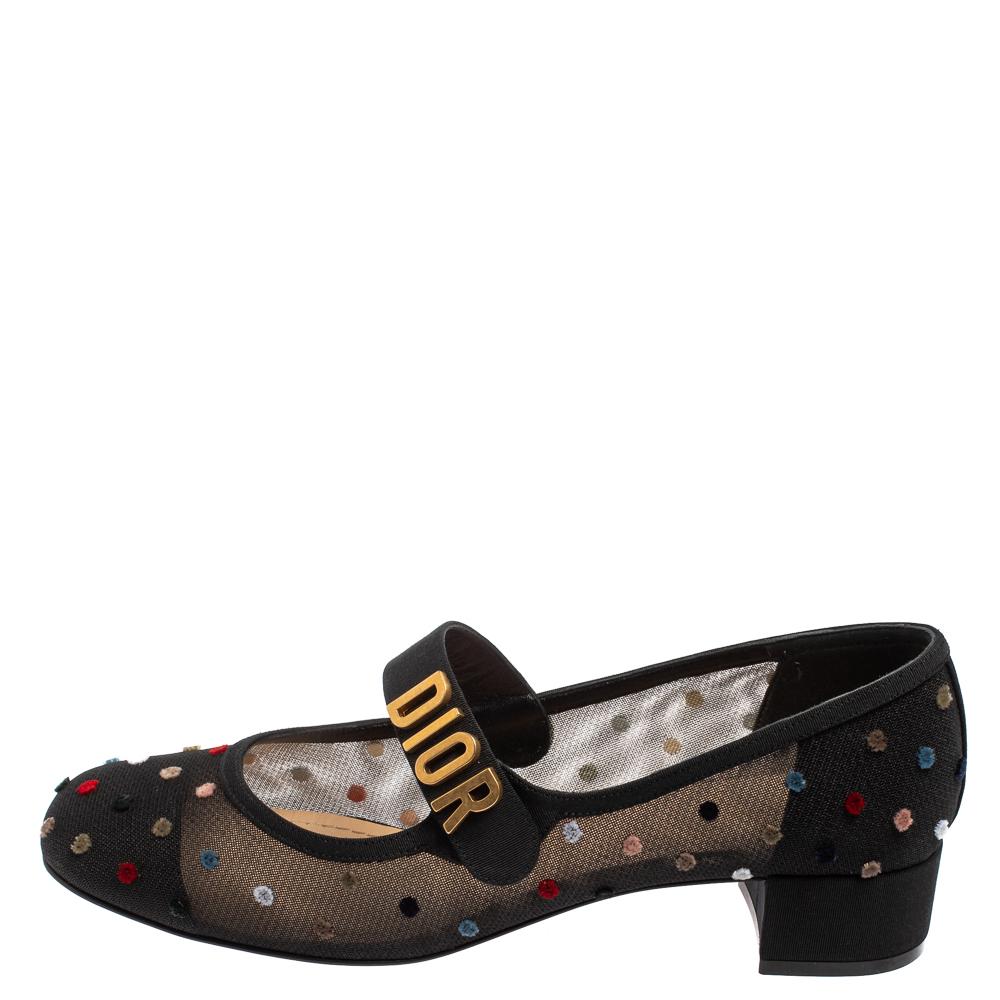 These Baby-D Mary Jane pumps by Dior are exquisite. Crafted from mesh & fabric, they have an exterior adorned with colorful dots. They are styled with square cap-toes, mary-jane straps with the brand lettering in gold-tone, 3 cm heels, and durable