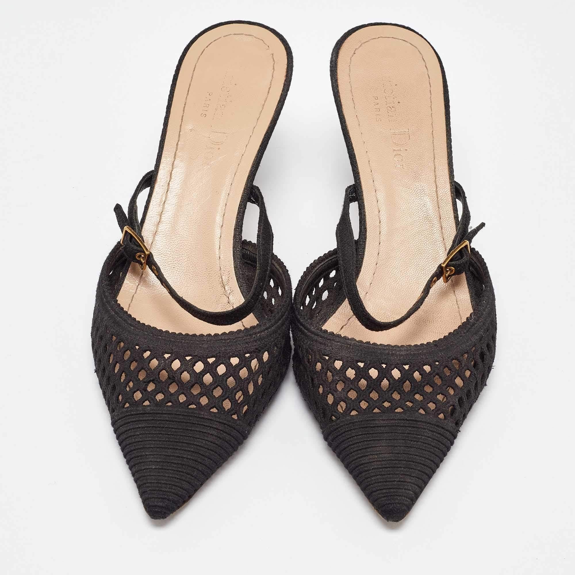 Dior Black Fabric Dior Capture Mules Size 38.5 In Fair Condition For Sale In Dubai, Al Qouz 2