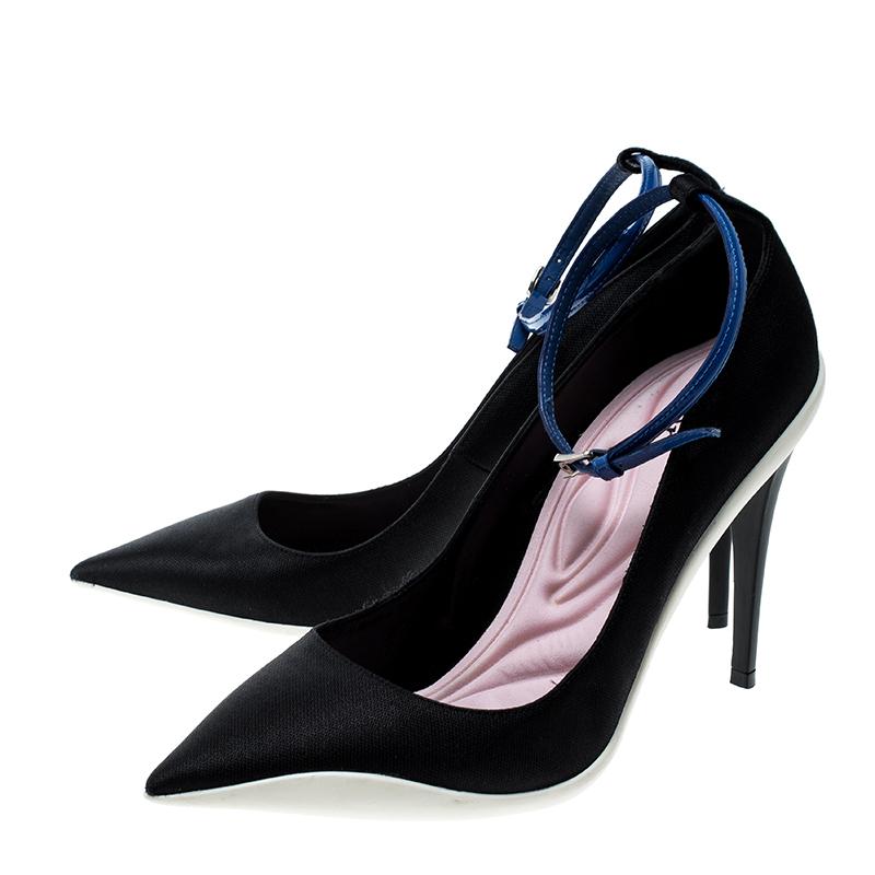 Dior Black Fabric Pointed Toe Ankle Strap Pumps Size 37 im Zustand „Gut“ in Dubai, Al Qouz 2