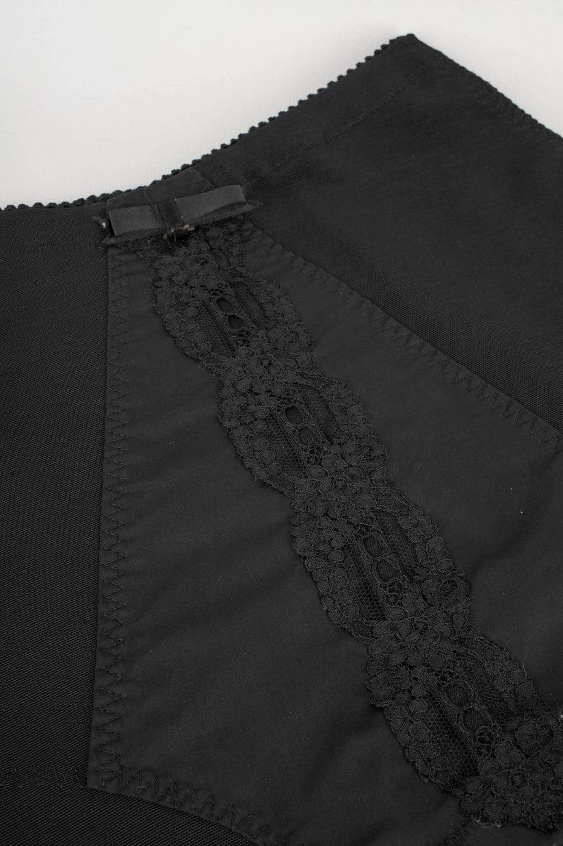 DIOR - (Made in France) Black garter belt / girdle. 42FR size indicated.

Additional information:
Condition: Very good condition
Dimensions: Waist: 31 cm - Length: 33 cm

Seller Reference: FJ82