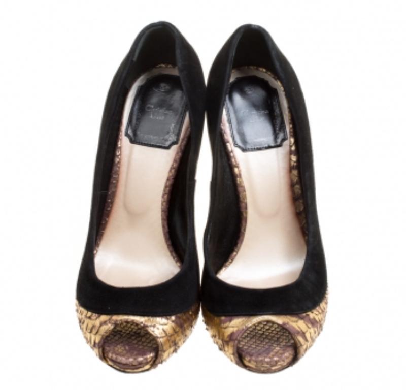 Dior Black/Gold Suede and Python Peep Toe Pumps Size 35.5 Bon état - En vente à Dubai, Al Qouz 2