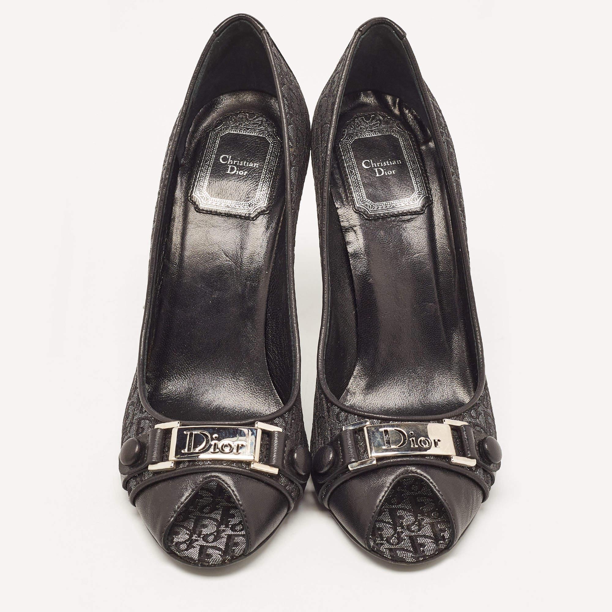 Get an elegant look with these pumps by Dior. Beautifully designed, they flaunt peep toes and comfortable heels. Strike the right pose by assembling the pair with a dress or jumpsuit.

Includes: Original Box