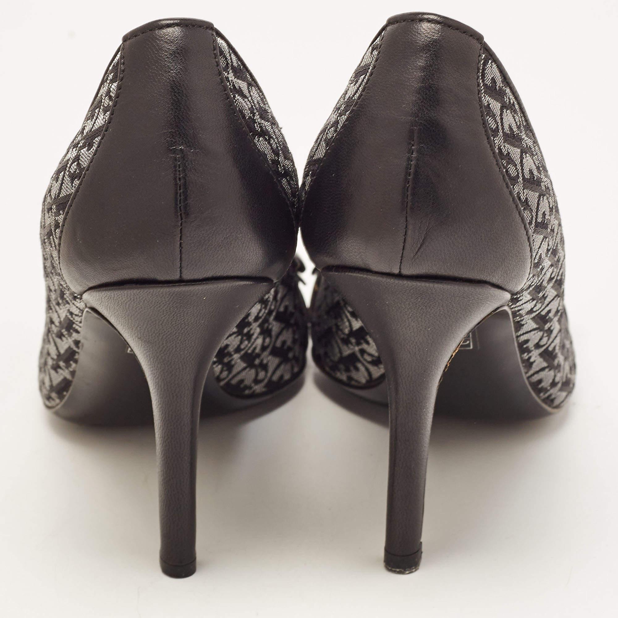 Dior Black/Grey Leather and Canvas Peep Toe Pumps Size 36.5 In Excellent Condition For Sale In Dubai, Al Qouz 2